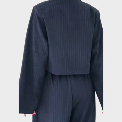 Aritzia - Moteriškas liemenėlės komplektas su švarkeliu – elegantiškas ir modernus