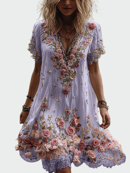 Vintažo stiliaus suknelė su trumpomis rankovėmis ir elegantišku gėlių siuvinėjimu