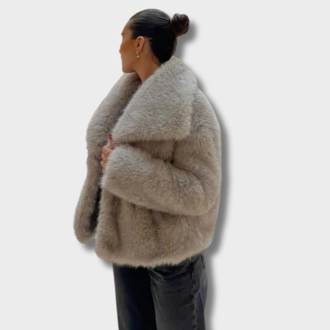 Dalia™ – Prabangus dirbtinio kailio paltas