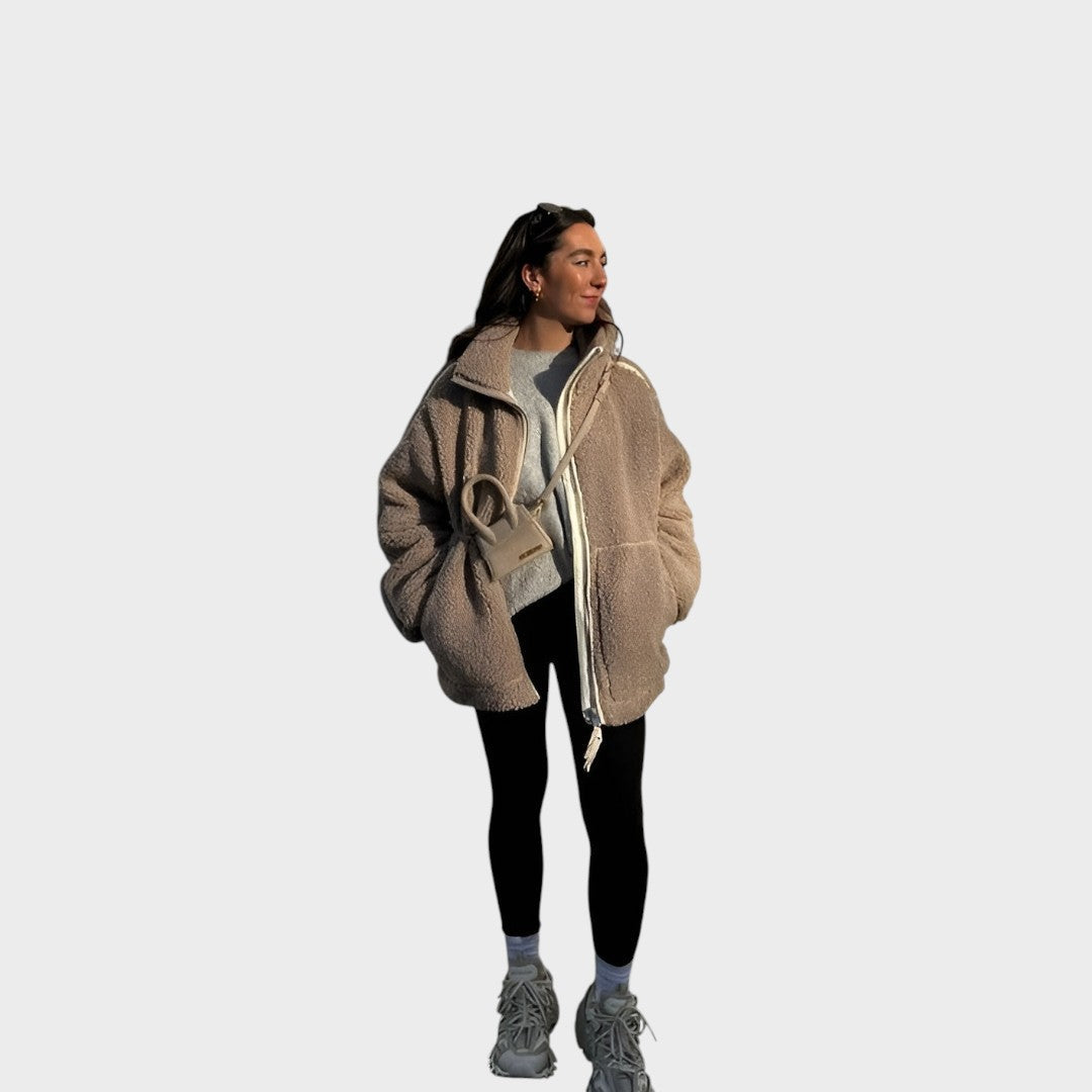 Kaja - Minkštas pliušinis paltas su stoviniu kaklu