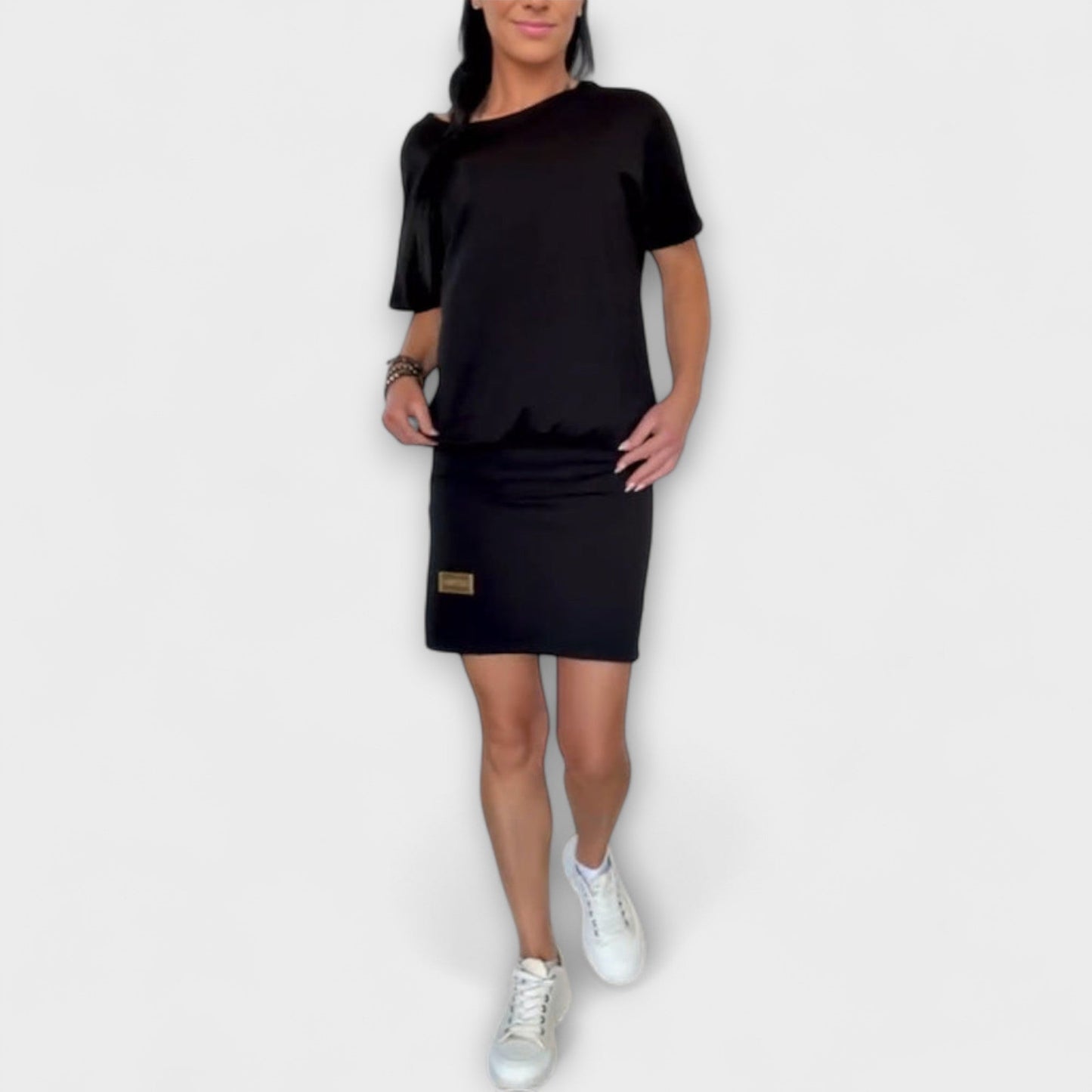 Lídia - Elegantiška Prigludusi Suknelė