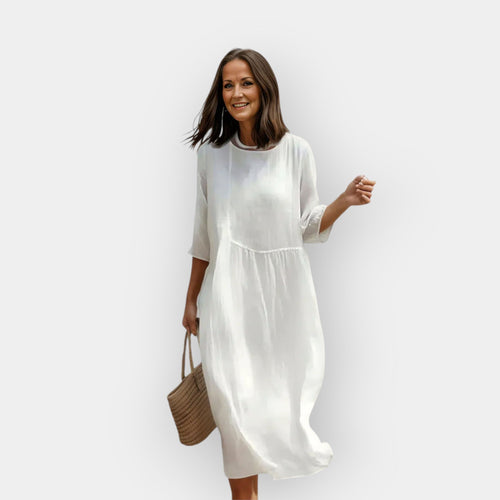 Suknelė su Pabrėžiančiu Dizainu Pilvui