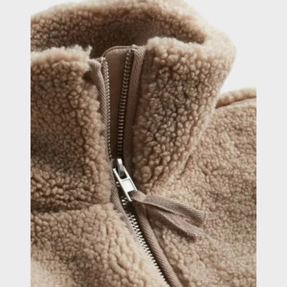 Kaja - Minkštas pliušinis paltas su stoviniu kaklu