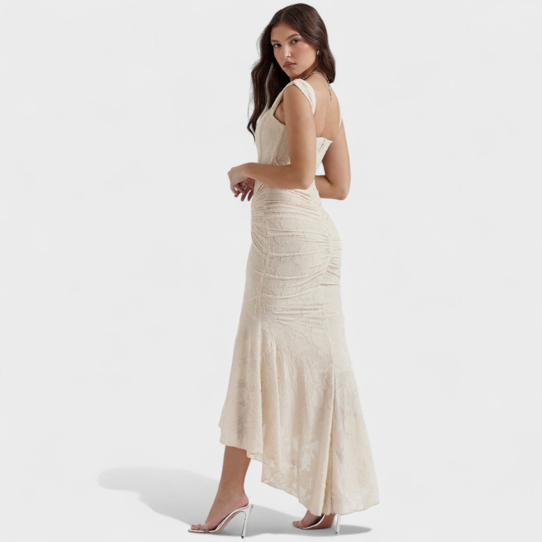 Eduarda - Romantiškos Silueto Suknelė