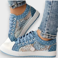 Šviesiai mėlyna - Balta